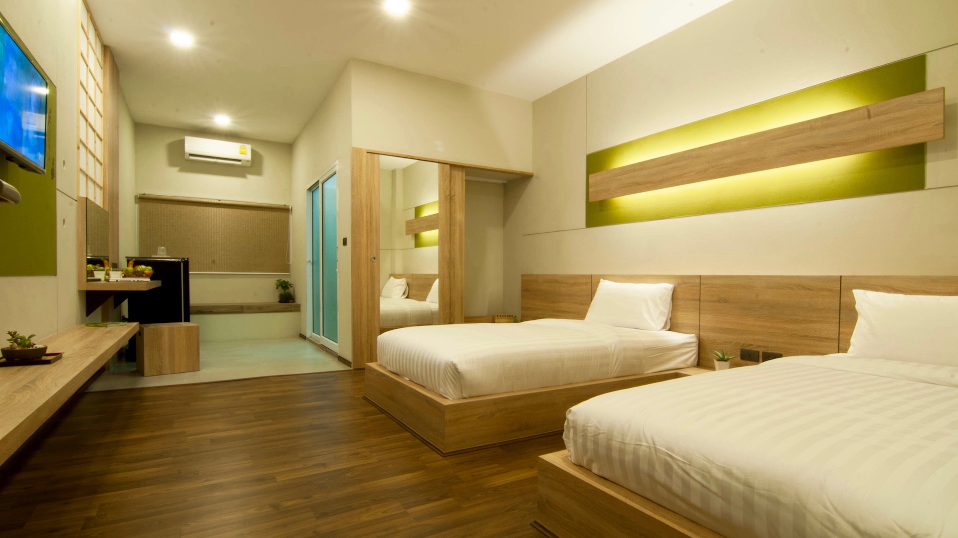 Standard Twin Beds Room